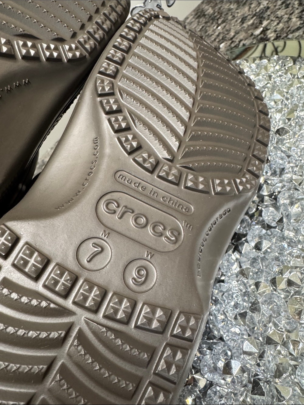 CROCS Classic Clog in chocolate NEW M7 W9 - Picture 9 of 10
